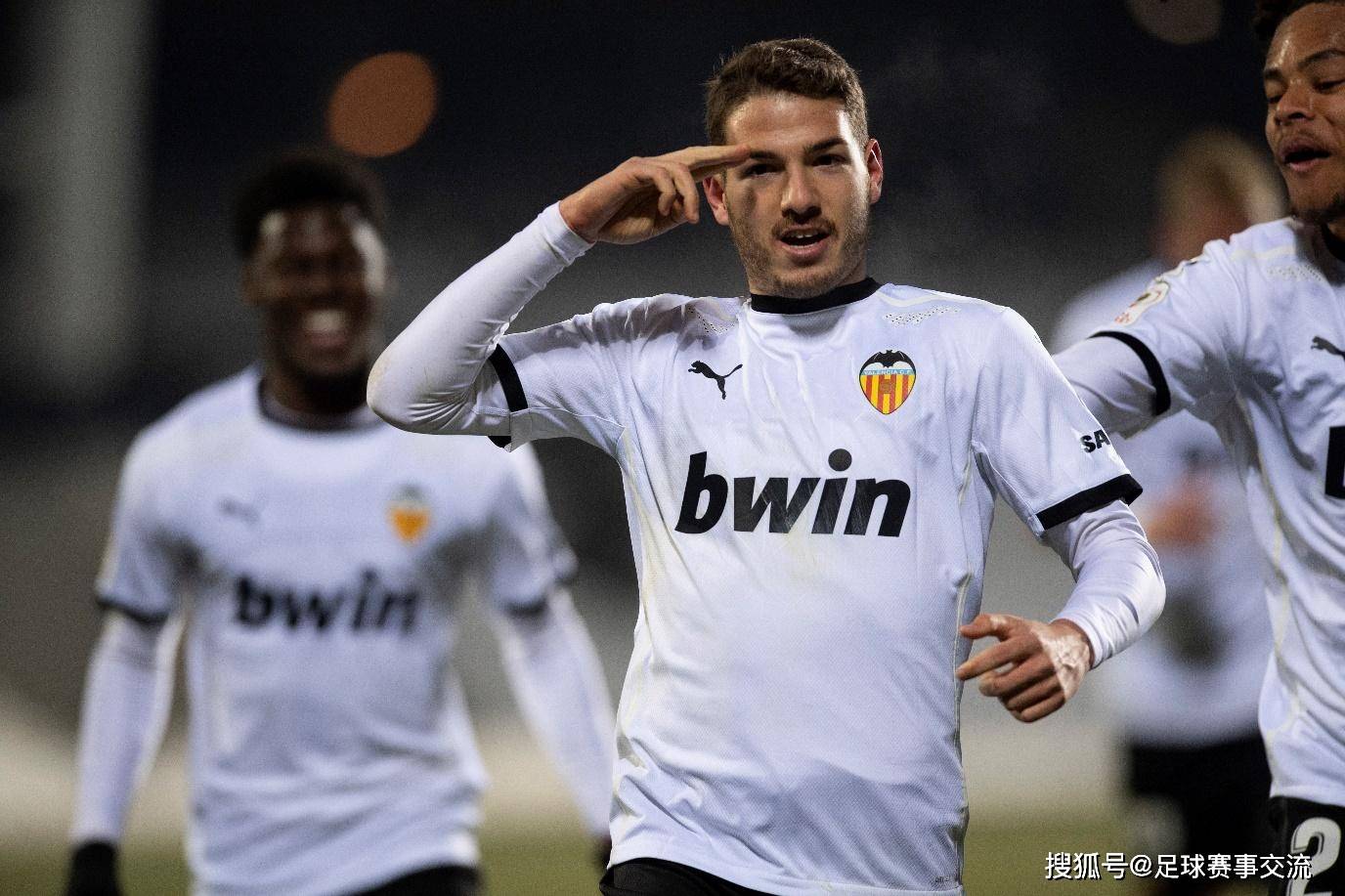 YABO体育APP包含赛地聚焦——欧篮联冲刺阶段热度飙升；皇家社会外线爆发；质疑声仍在；身体对抗强度拉满的词条